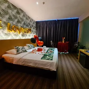 3* Hotel Grandeur And